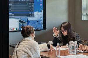 不听设计师忽悠，客厅坚持“8不装”，好看又实用，入住后真香！_网友_瓷砖_业主