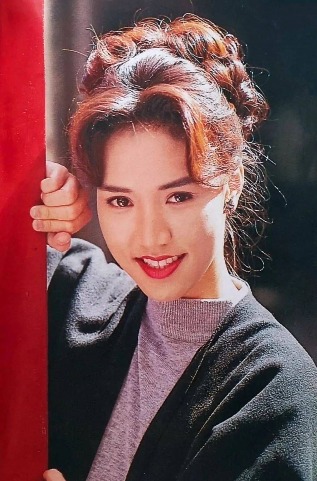 1973 年,黎瑞恩出生于香港一个普通家庭