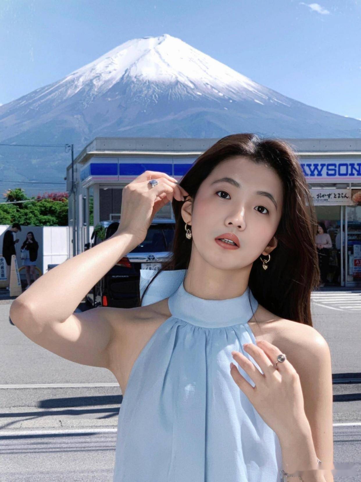 网友吵翻了