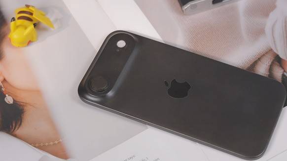 iPhone 17 Air机模曝光：史上最薄苹果手机惊艳亮相