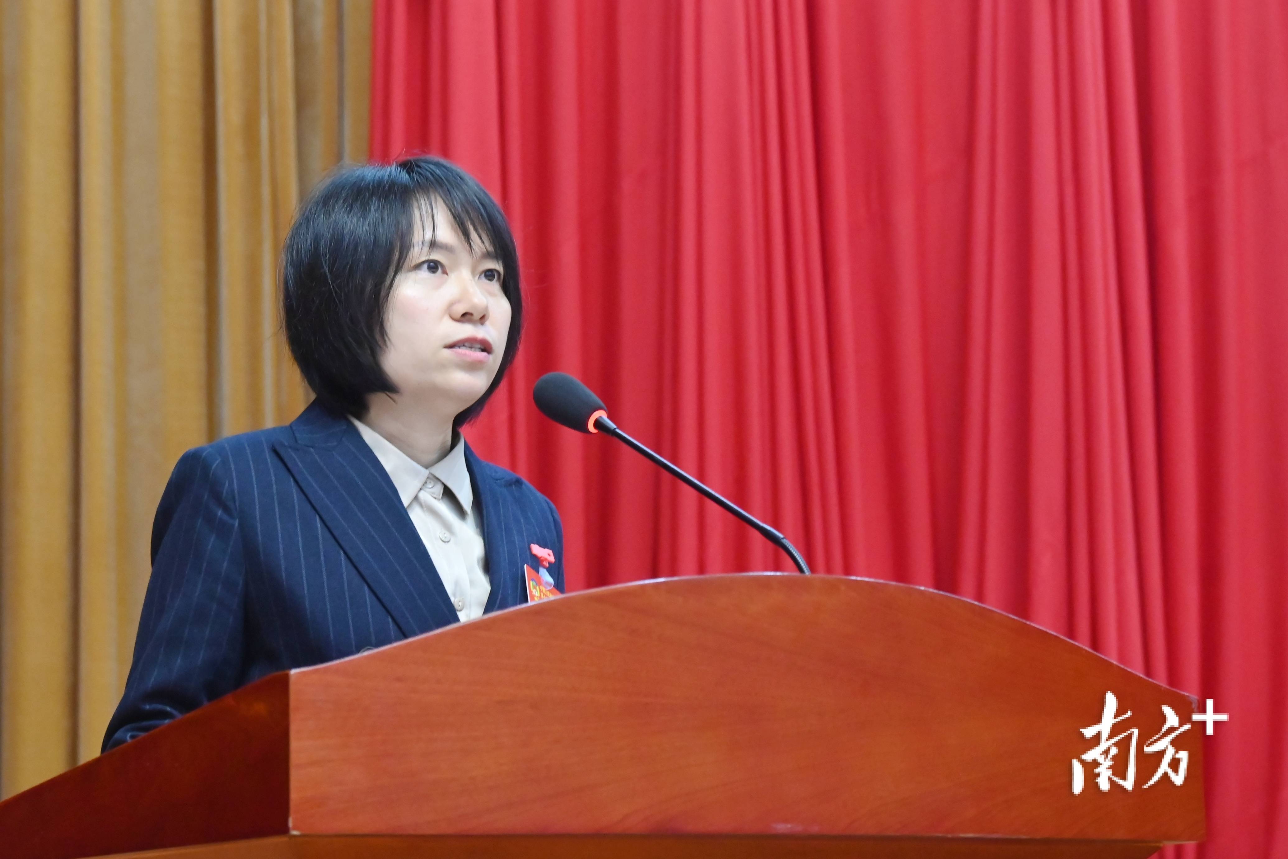 3月11日,在连州市政协十三届五次会议议政发言环节,连州市政协委员