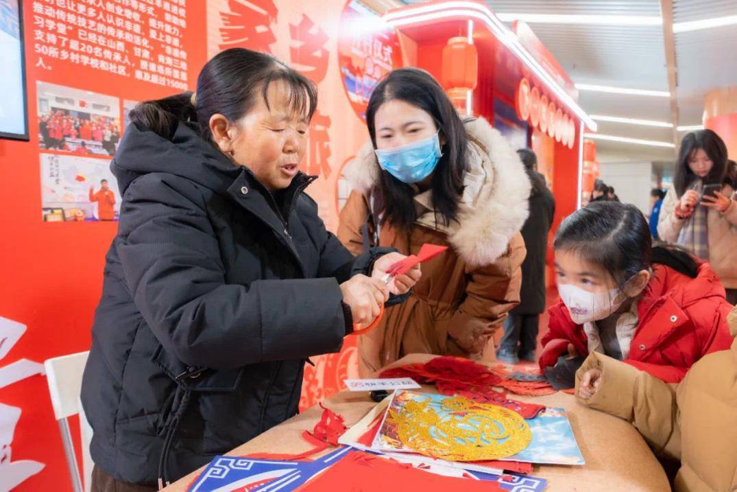 指尖上的非遗剪出新天地，快手助力西北大地绽放“她力量”