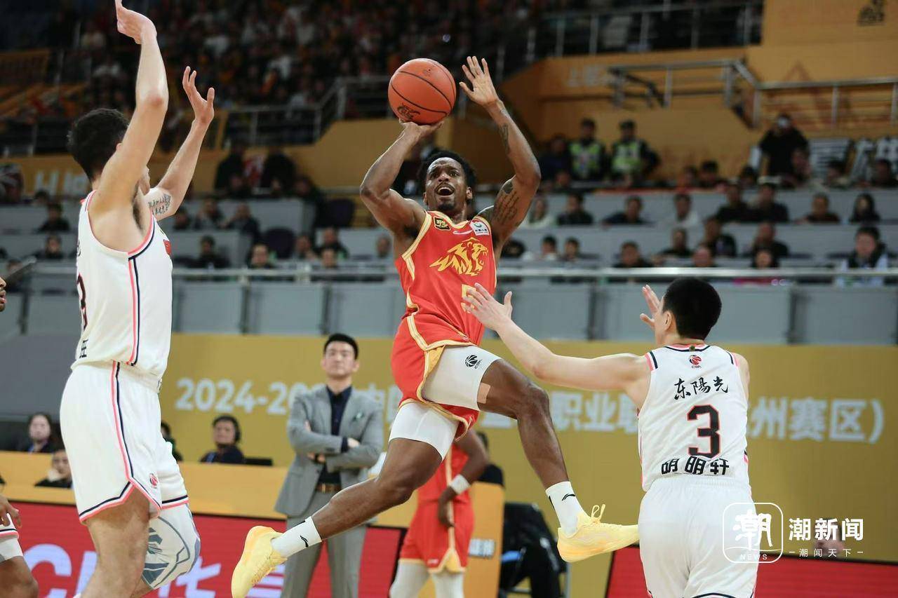 布朗独砍34分，全队五人上双，浙江广厦男篮主场战胜广东男篮