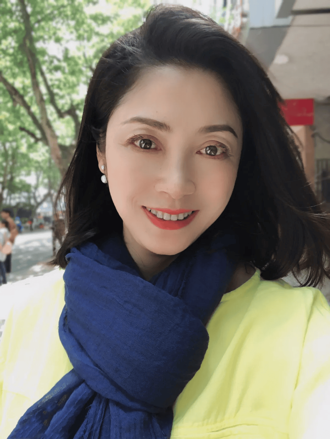 娜娜妮娅朗诵:《春天,在一首诗里醒来》