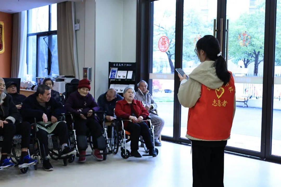 志愿遇你丨志愿服务暖社区 爱心洒满养老院
