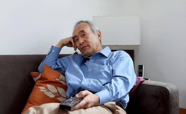 久坐成老年人健康“隐形杀手”，快重视！，别再让久坐伤害老年人的身体和大脑