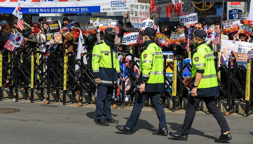 派2万名警察、发紧急令，韩国对尹锡悦案判决严阵以待 -华闻时空