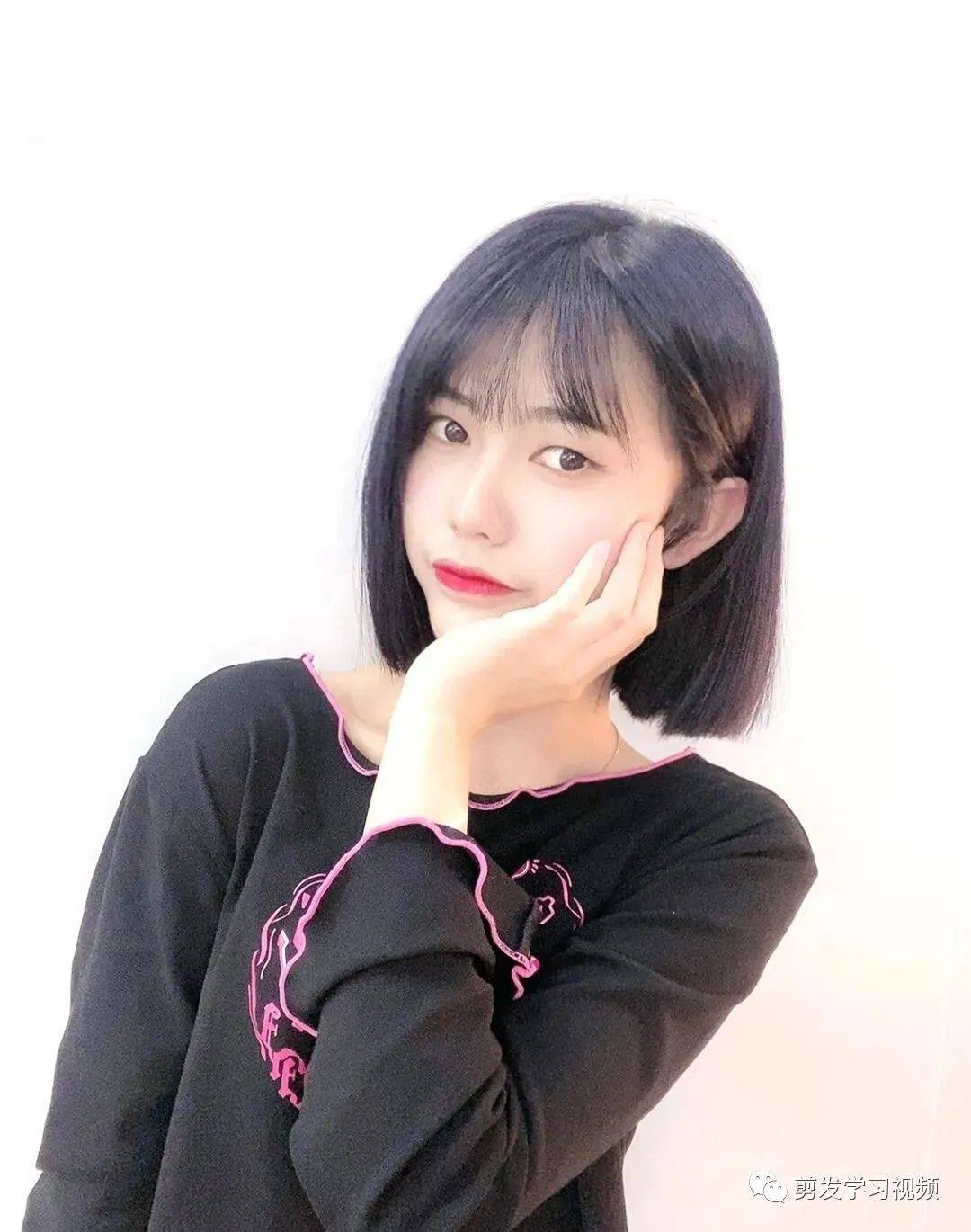 乖乖女短发好减龄