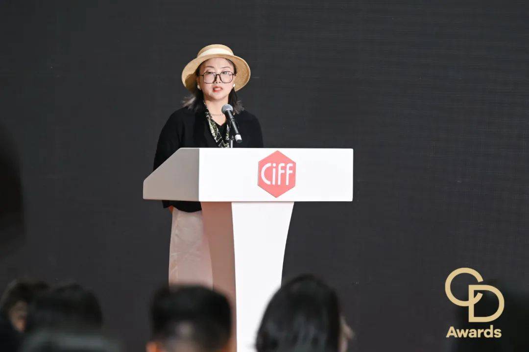 芒果体育下载CIFF广州 2025「华钻之星」颁奖典礼（民用家具展专场）盛大举办(图5)