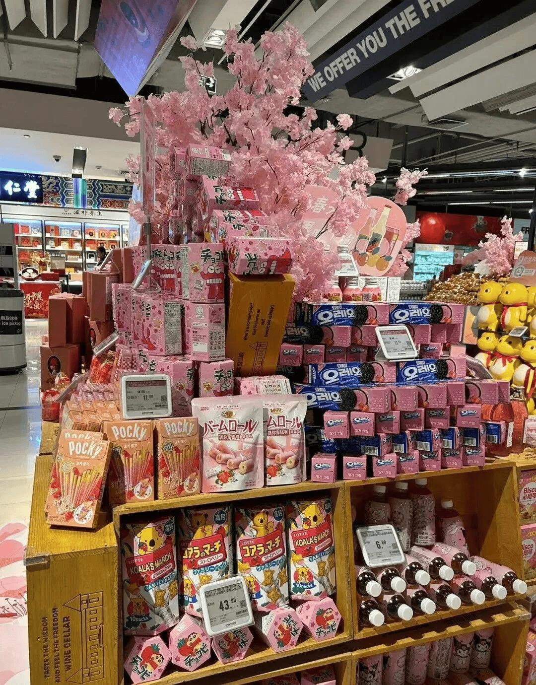 超市樱花季氛围陈列!
