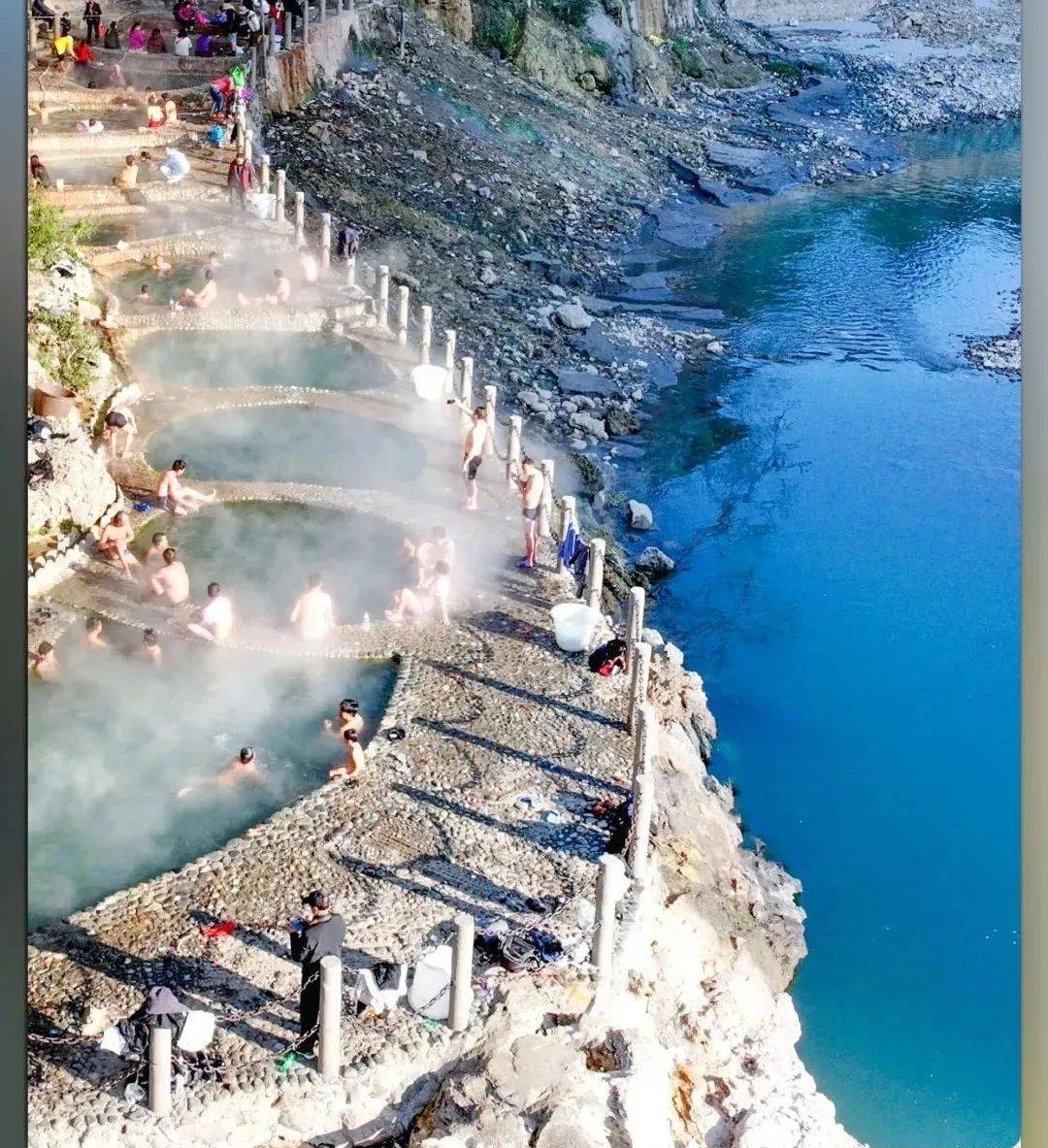 温泉雪山融水洗去疲惫仰望峡谷星空聆听大地摇篮曲舌尖上的怒江怒族手