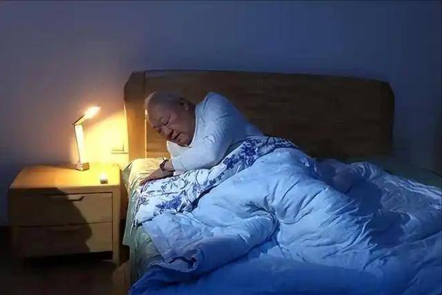 高血糖人群午睡指南：细节决定健康，高血糖人群午睡，可能带来这些身体变化！