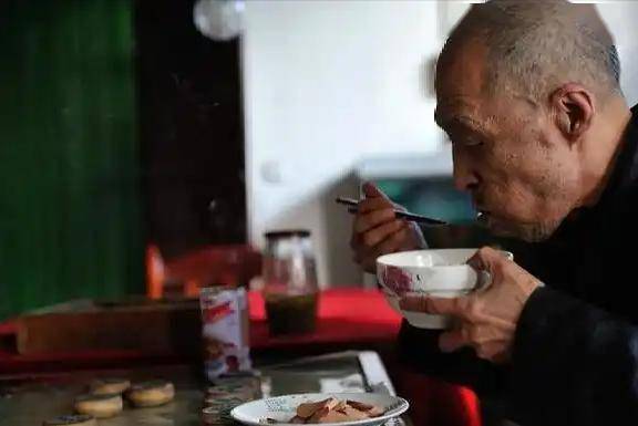 高血糖人群午睡指南：细节决定健康，高血糖人群午睡，可能带来这些身体变化！