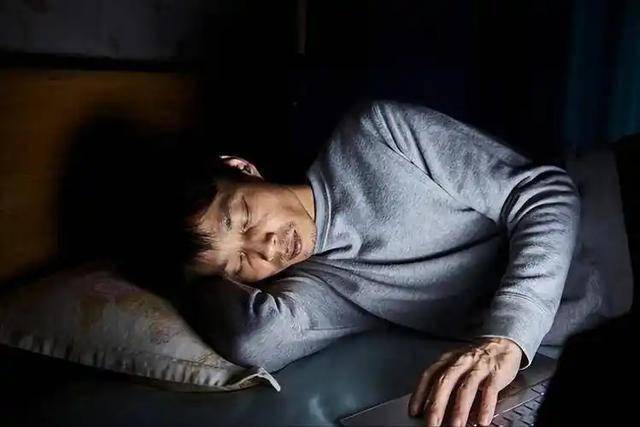 警惕！这些因素让冠心病悄悄找上门，揭秘冠心病：这些生活习惯正悄悄伤害你的心脏