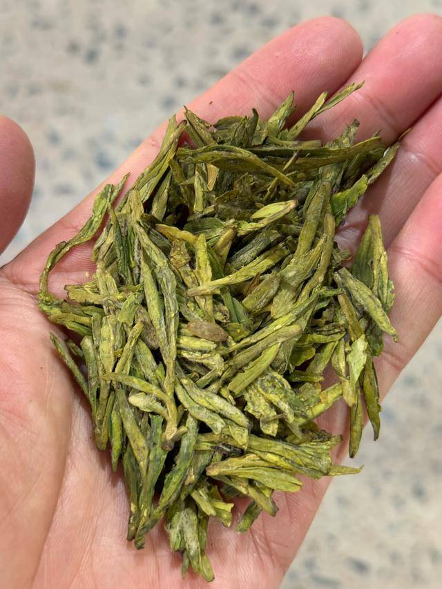 西湖龙井：一抹绿色中的韵味与品质