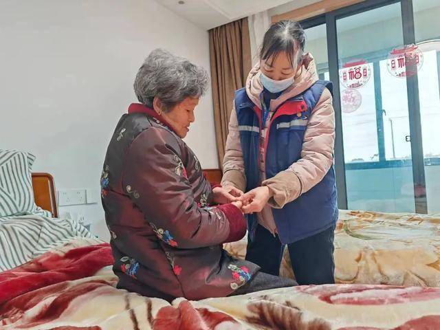 60岁以上人群，清晨正确开启方式，守护血压！，警惕！60岁后清晨这些习惯成血压“杀手”