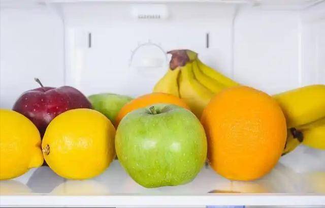 惊！冰箱竟成肠癌“帮凶”？这些食物你还敢多放吗？ 警惕！冰箱储存食物不当，可能会增加患肠癌风险