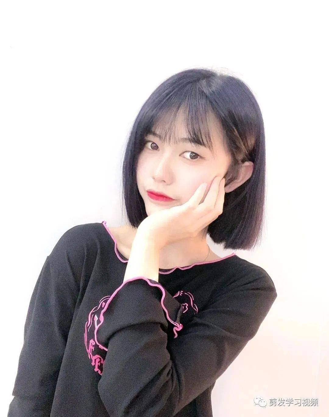 乖乖女短发好减龄