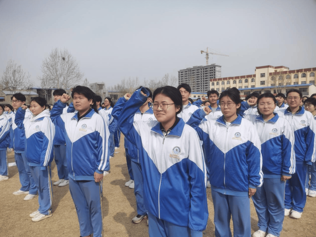 清明追思英雄志 薪火相传勇担当