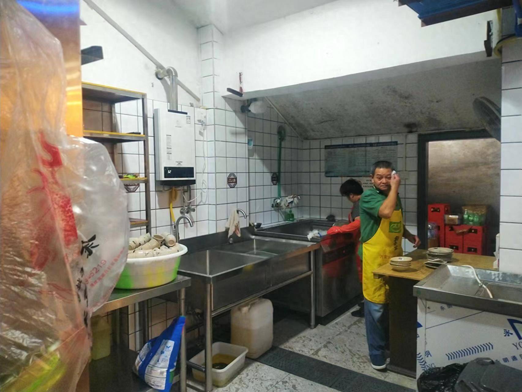 火锅实体店深陷泥潭，如何突出重围？