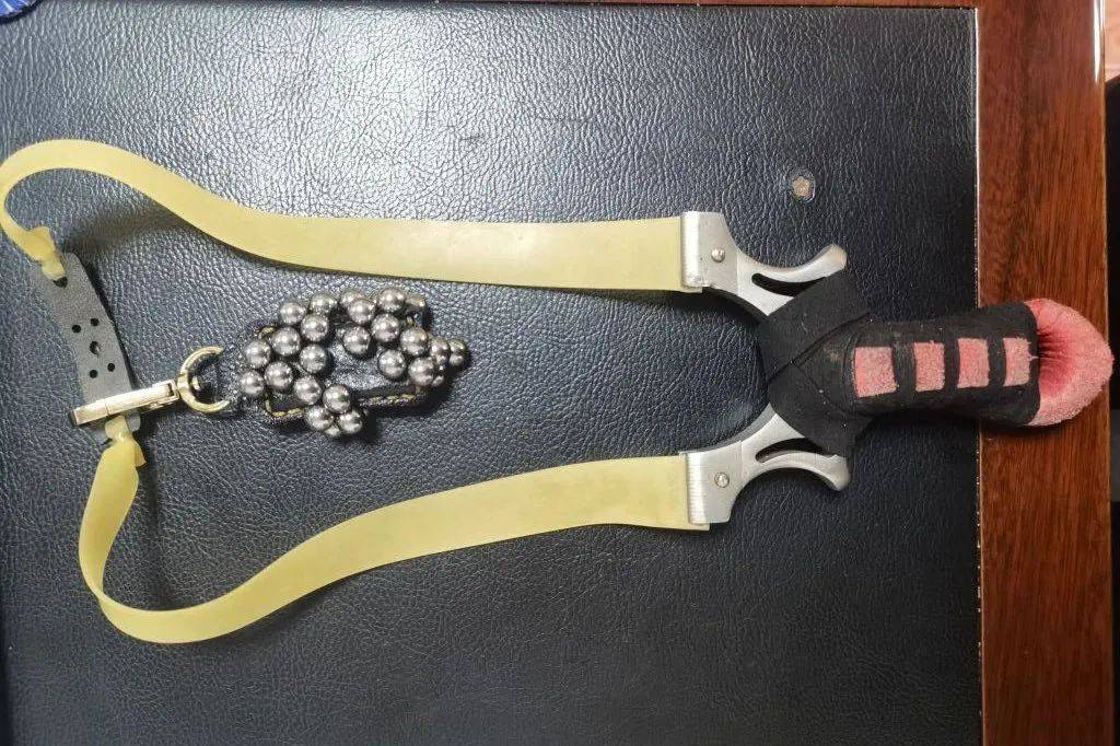 40连发钢珠复合弹弓怎么瞄准
