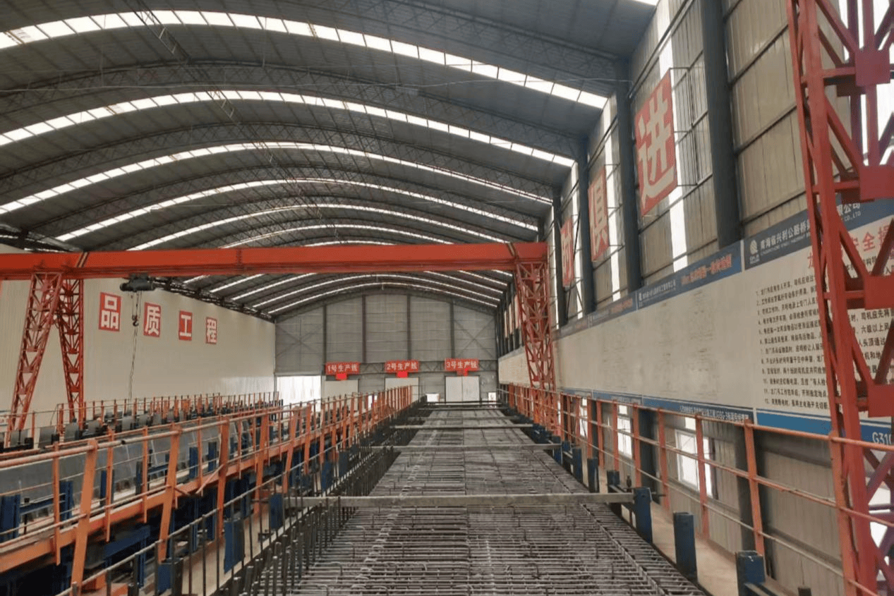 曹家堡机场东进场路项目箱梁预制全面完成