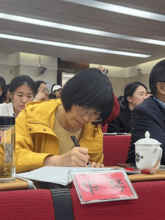 亲近母语团队特级教师周益民,芳草园小学刘颖老师,凤凰母语工作室特级