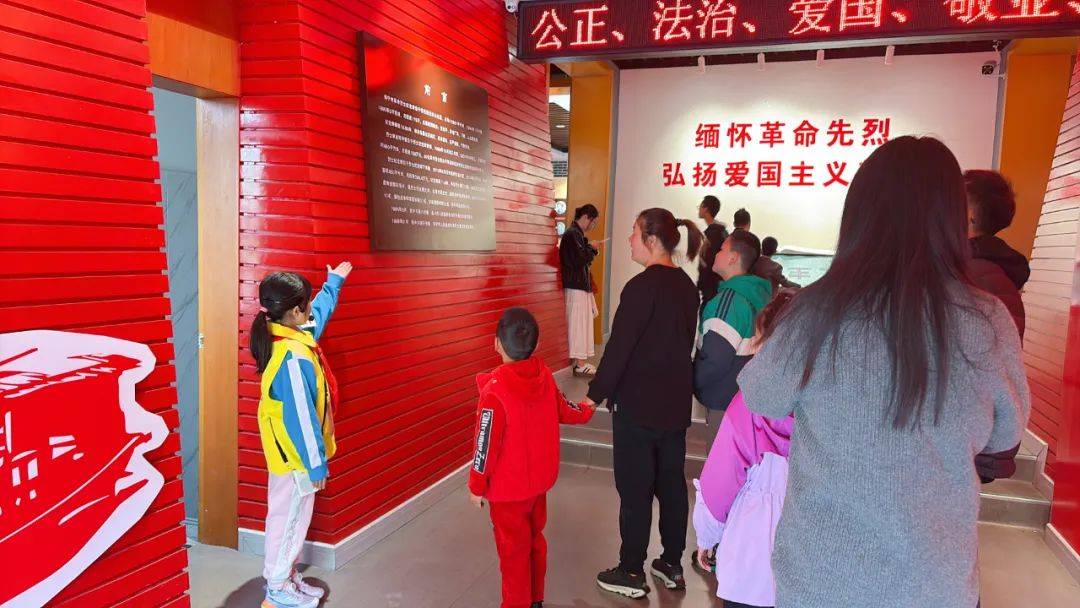 更让参观者对海宁这片红色热土的历史文化有了更深入的了解