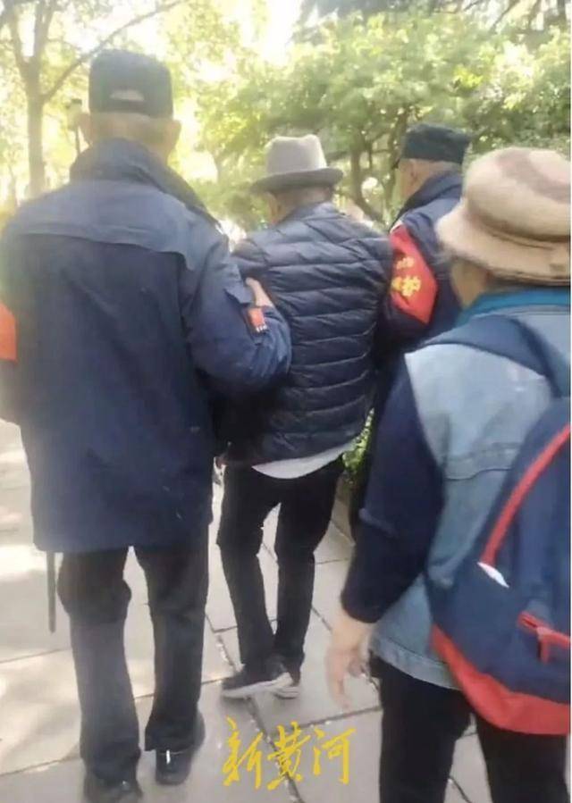 济南一九旬老人，在趵突泉游玩时突发晕厥，家属：寻好心人想当面感谢