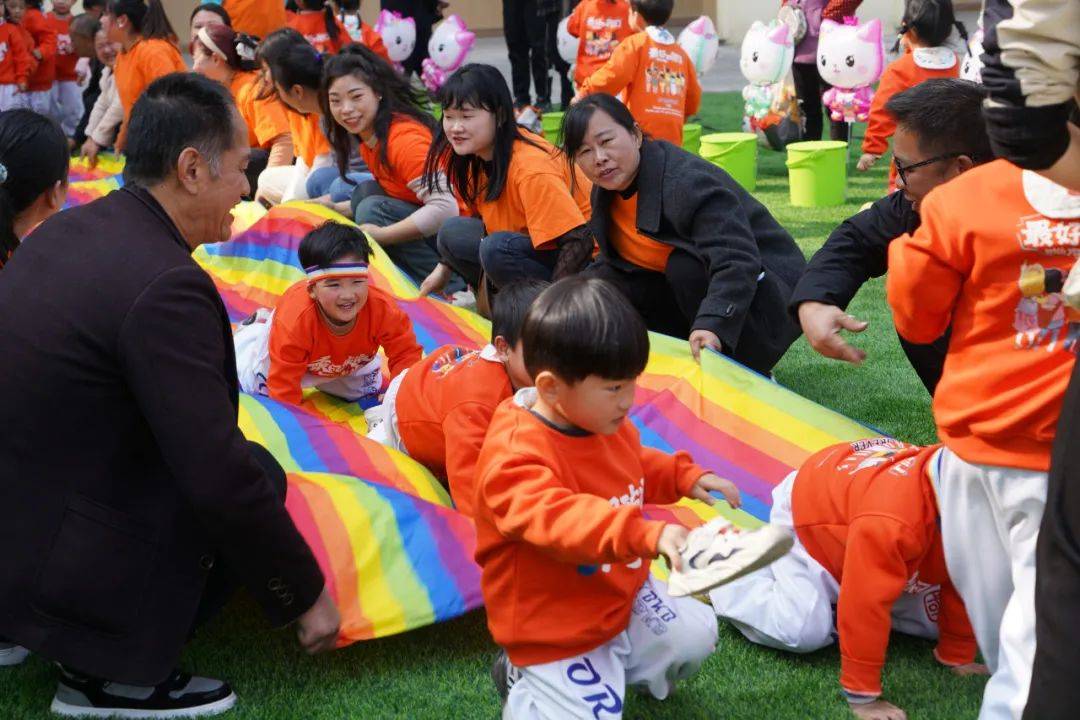 马踏镇中心幼儿园开展春季亲子趣味运动会