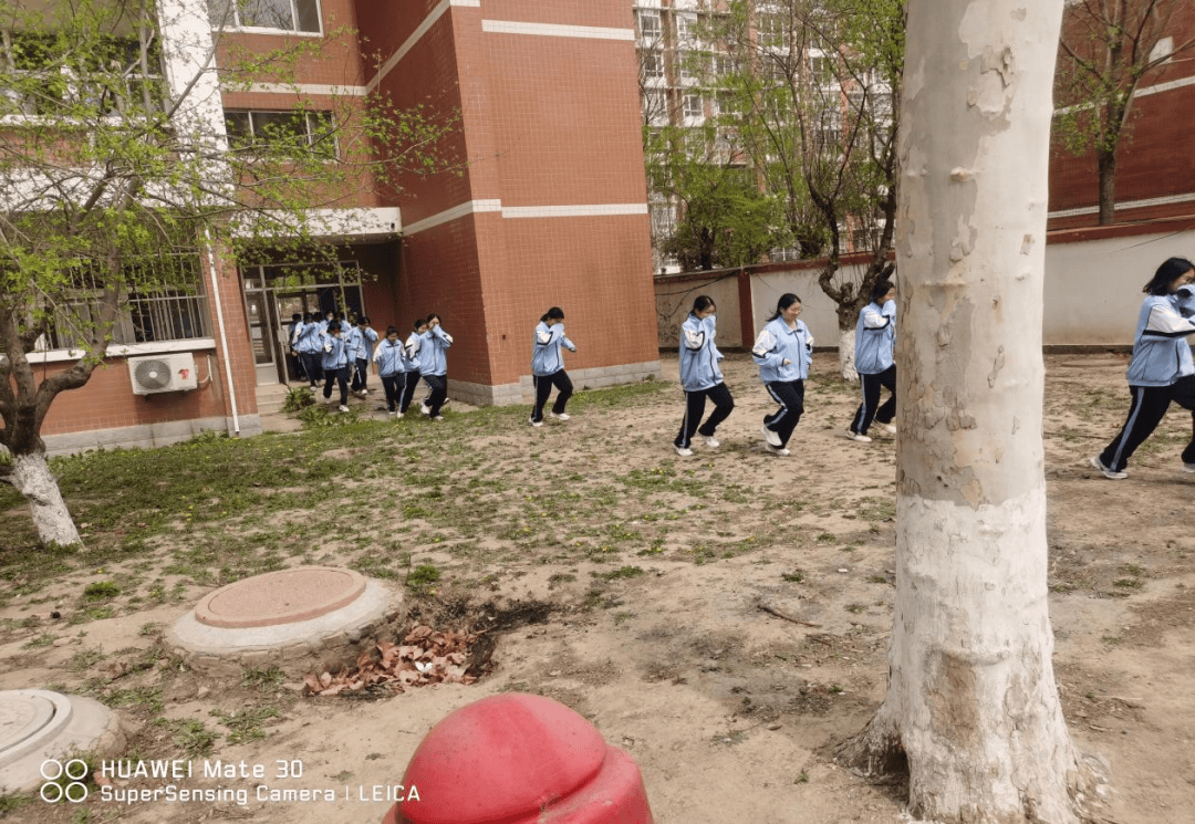 广饶一中开展宿舍消防应急疏散演练