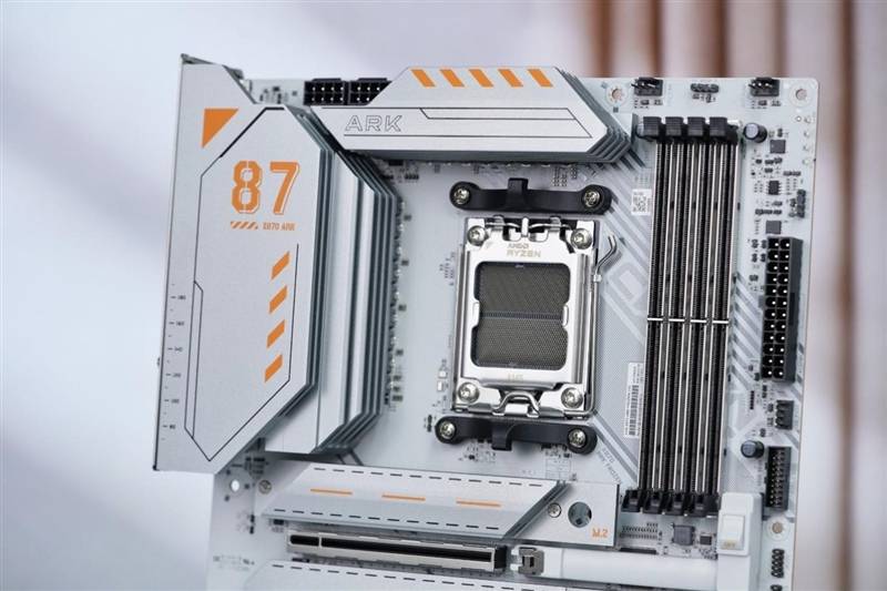 七彩虹CVN X870 ARK FROZEN V14方舟主板评测： 5G网卡+高频内存 锐龙9000舰队新旗舰