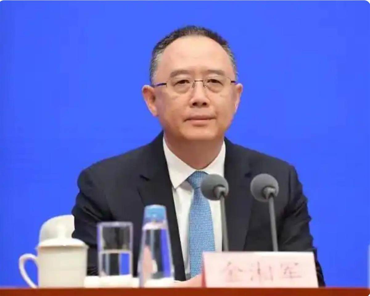 极目政情丨山西省省长金湘军被查,60岁的他是今年首位落马省长,曾在