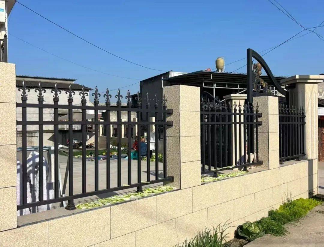 中式合院,还是简欧住宅,亦或是美式别墅,现代建筑,防腐木围墙都能100%