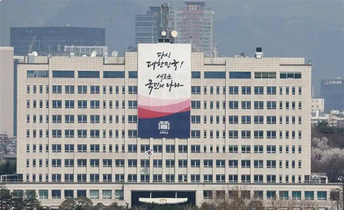 韩国警方对总统府等地展开扣押搜查，此前已搜查总统安全屋 -华闻时空