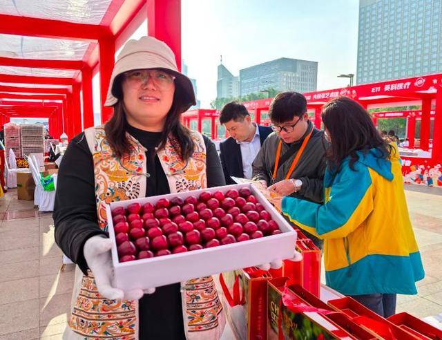 PG电子网址好吃好逛又好玩“好品山东 淄博美物”展销活动亮相泉城济南(图2)