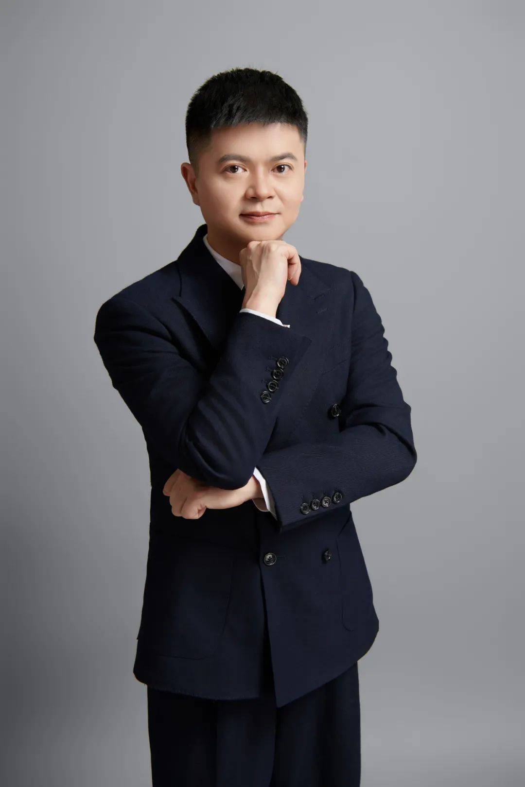 蒋高松一级演员。2024年1月拜著名昆剧丑角表演艺术家李鸿良为师，现任江