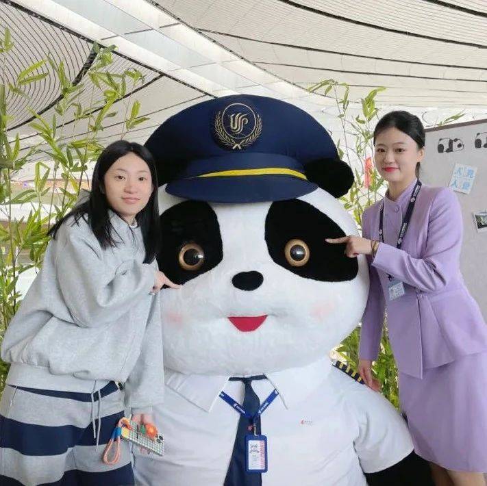 萌趣启航！国航IP大使“胖安达”空降首新地服贵宾休息室_互动_照片_机长