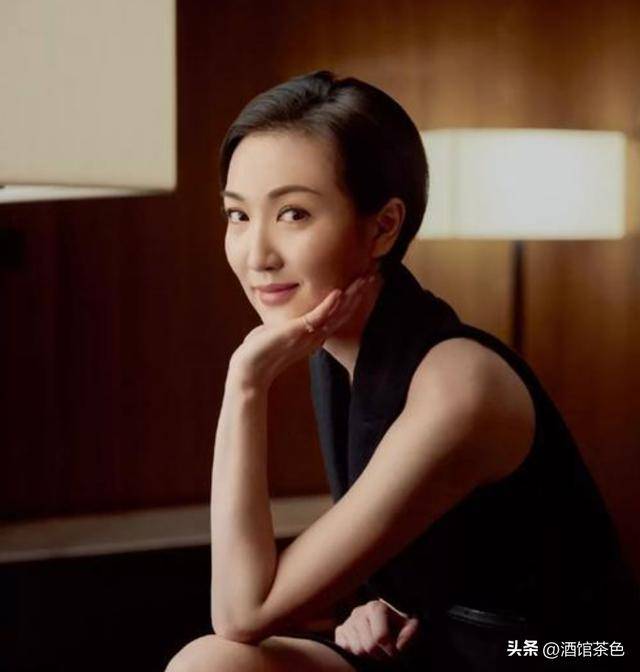 原创40岁霍思纬：郭晶晶小3岁的小姑子，低调的真名媛千金，婚姻成迷