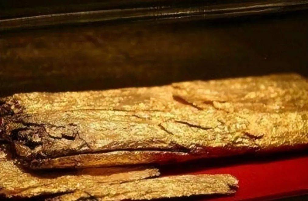 有人挖了11公斤的黄金，然后传给了博物馆。半年