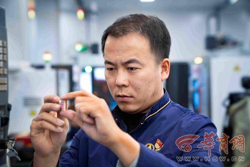 通话录音引政治风暴，泰国总理佩通坦致歉