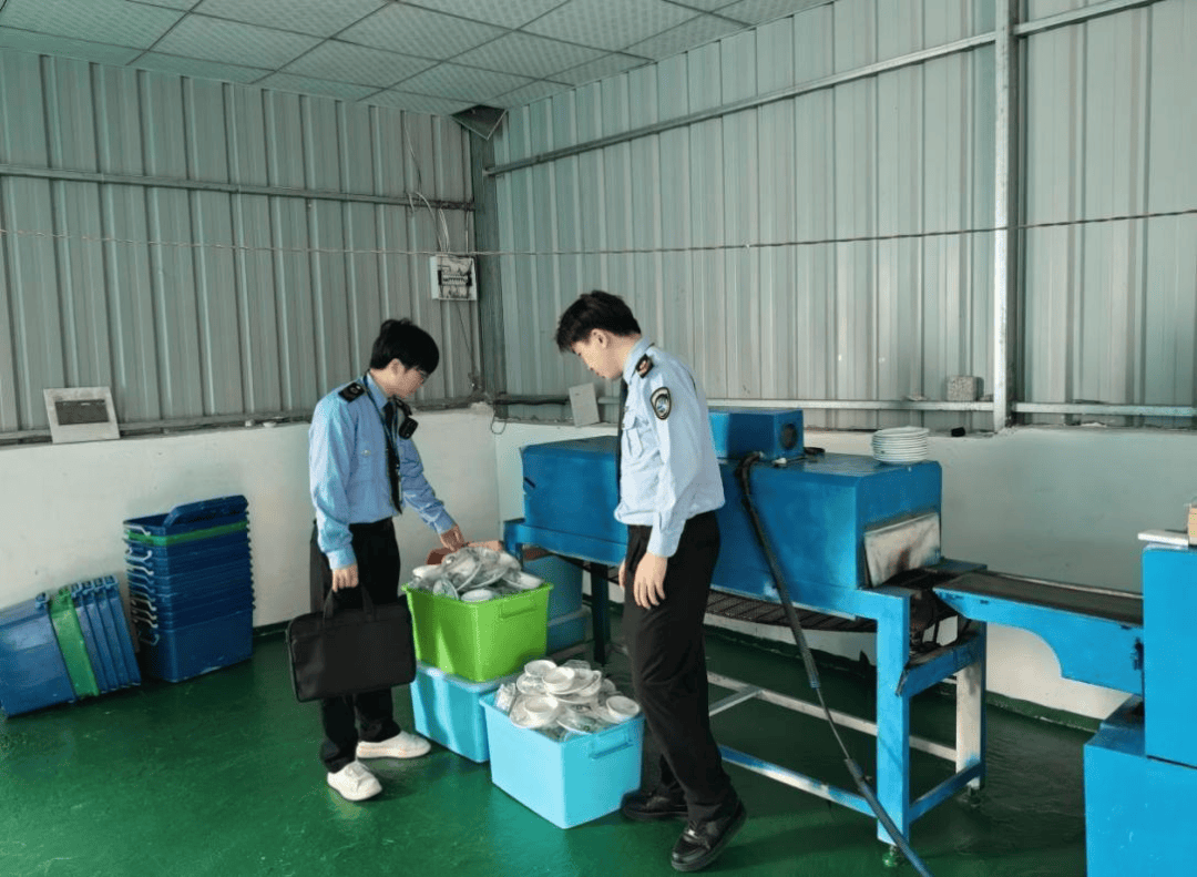 雷竞技raybet餐具消毒专项检查 严把卫生质量安全(图1)