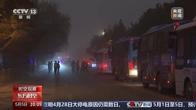 强沙尘暴压城近万名游客被困，敦煌如何用3小时跑赢12级狂风？