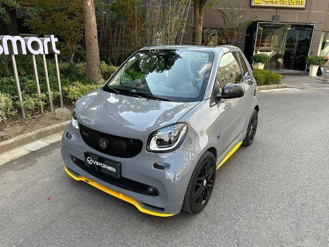 “巴博斯”奔驰Smart:新车标+1.0T,小巧精致,折叠敞篷+双排气_搜狐汽车_搜狐网