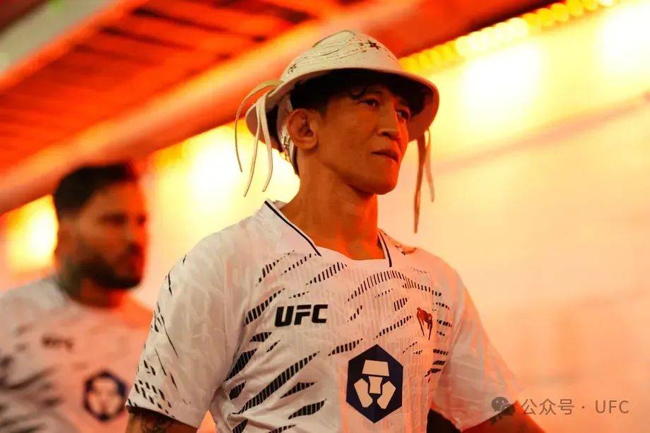 维尔娜-扬迪罗巴：我准备好了挑战张伟丽的UFC草量级冠军头衔
