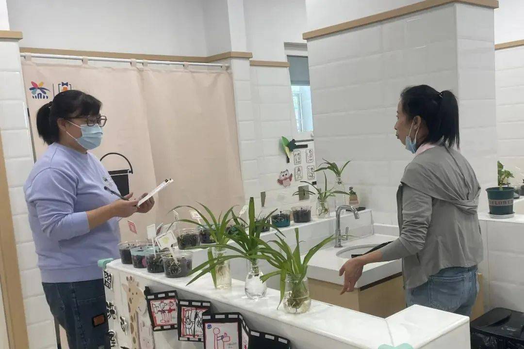 幼儿园进餐护理_保育员半日跟班活动_幼儿园保育员跟岗交流