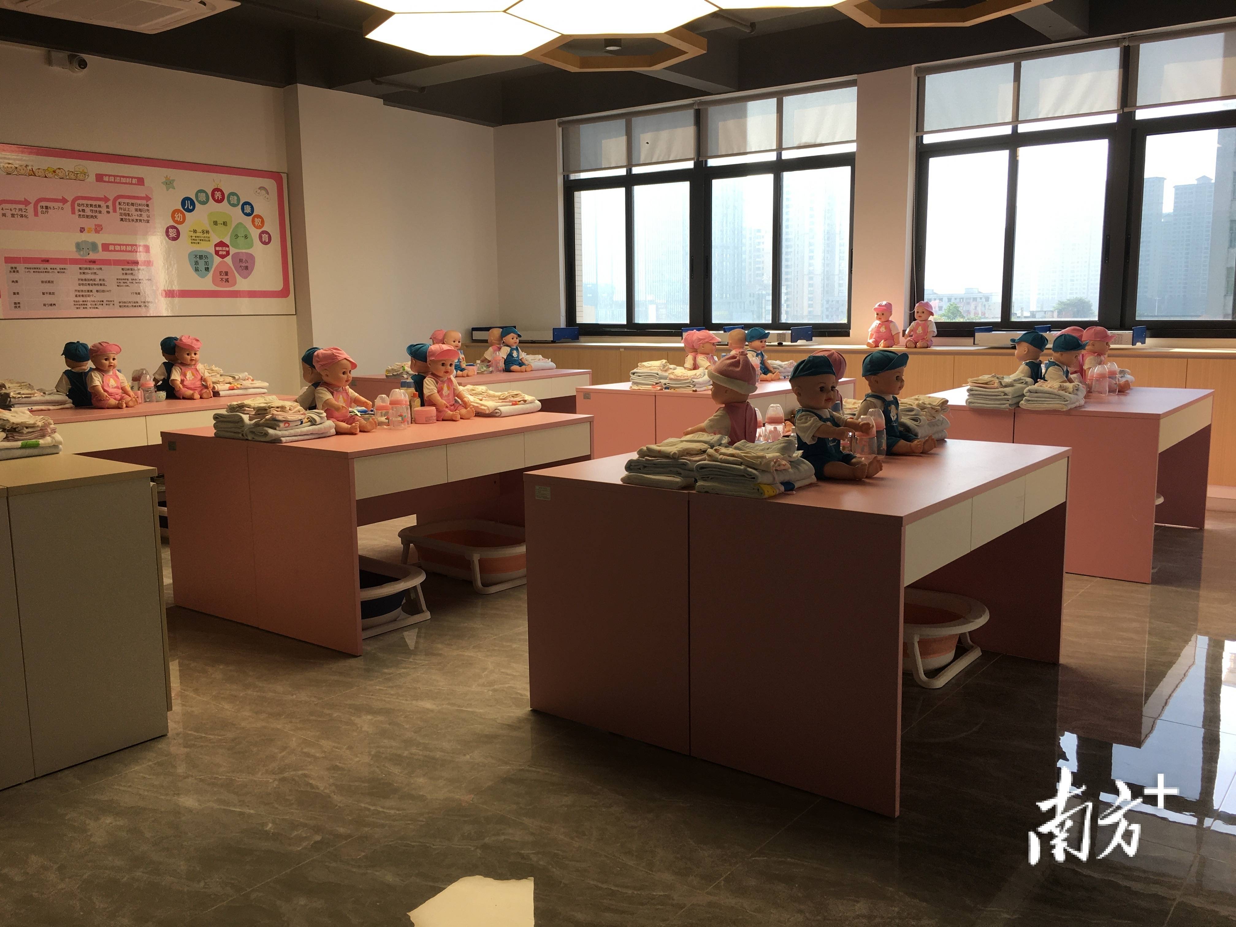 增加家政服务供给江凤凰联盟入口门托起“一老一小”稳稳的幸福(图4)