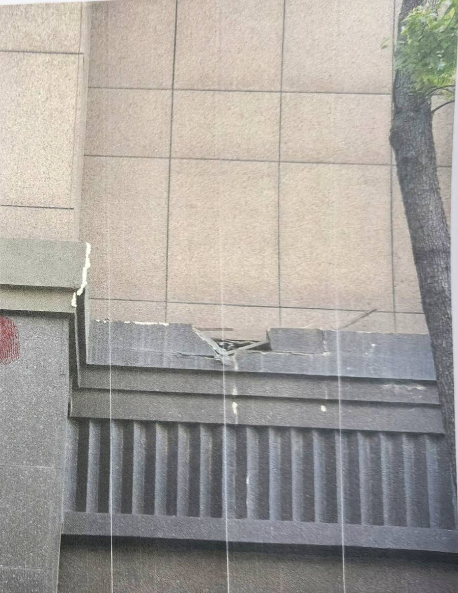 必赢app11楼扔木材酿大祸上海一男子被警方处以刑事强制措施(图1)