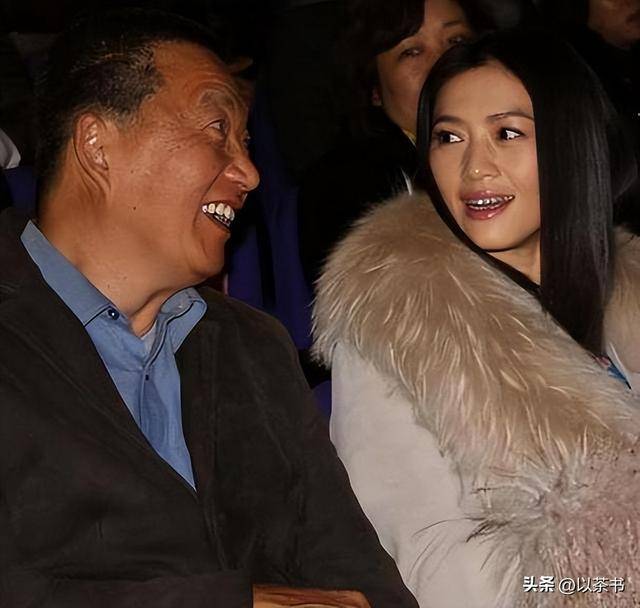 演员田海蓉身材走样：一脸“旺夫相”，变街头大婶，仍然丰润迷人