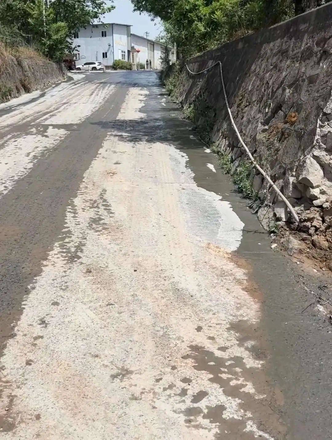 洗罐水直排耕地渗入月河?安康市高新环保局正调查